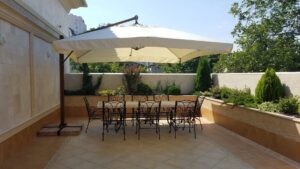 Вулична консольна парасоля Рим з боковою опорою, однокупольная, квадратний купол 4 × 4 м